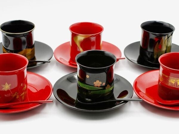 接客業・営業の伝統工芸の施設員・輪島塗の体験受付・アパレルの販売員（未経験歓迎・普通自動車運転免許）