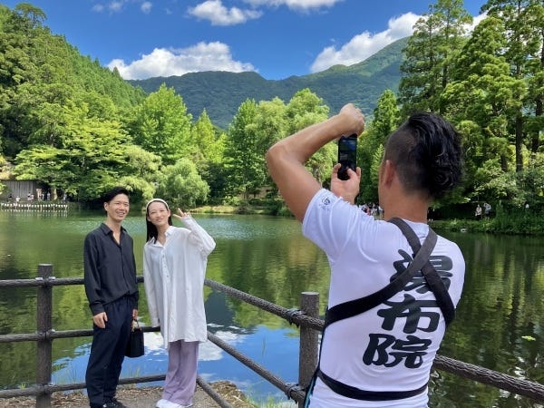 お客様の笑顔を引き出す一枚を撮るのも俥夫（しゃふ）の腕の見せどころ。笑顔が生まれる瞬間に立ち会って、あなたも幸せな気分になれますよ♪