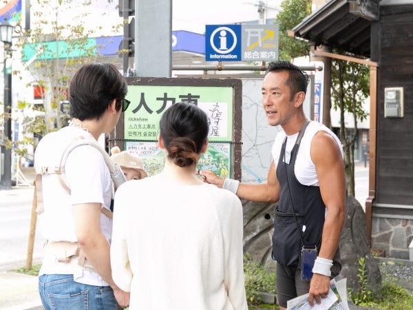 「由布岳に笠雲がかかったら午後は雨」「山の稜線がくっきり見えたら晴れ続き」由布岳にかかる雲を見て天気を読むというローカルな豆知識を伝えたりも