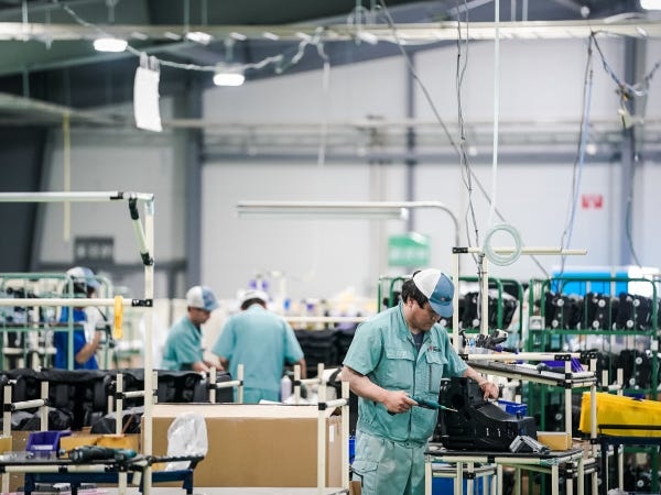 Made in JAPANのものづくり。鳥取県大山工場で製品開発と製造を行っています。