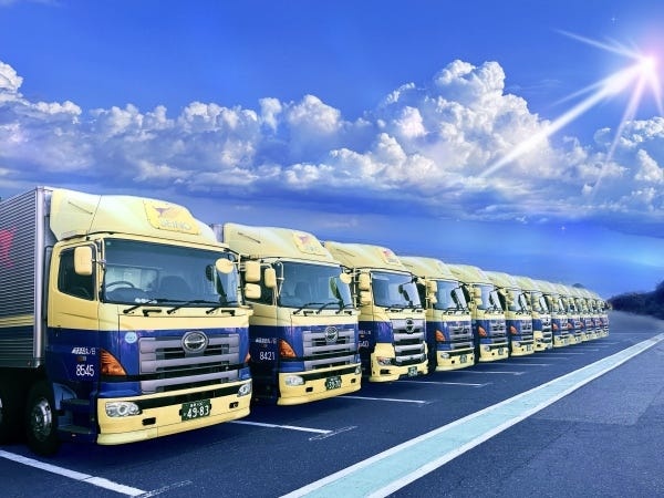 大型トラックドライバー・ルート固定の大型トラックドライバー（大型免許・フォークリフト免許）