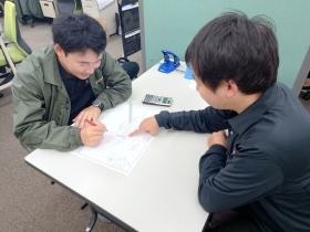 先輩社員のサポートを受け、教わりながら技術を磨けます！