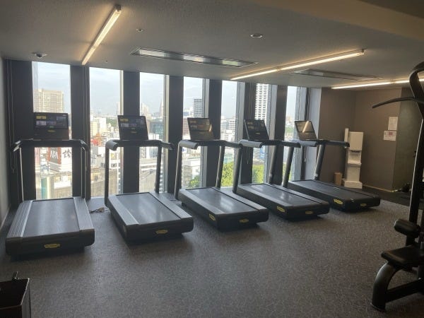 フィットネスクラブスタッフ・都内有数ホテルのフィットネススタッフ（残業なし・上記経験のない方も大歓迎）