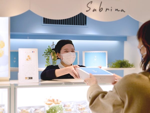 可愛いお菓子に囲まれた華やかな空間、こんなお店で働いてみませんか？