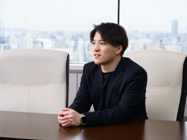 平均年齢は26歳と若く、同世代の仲間と切磋琢磨できる環境。フラットな雰囲気で、気軽に相談やチャレンジができます。