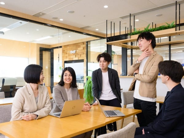 「チャレンジ制度」により、ひとつ上の業務へ挑戦する機会をしっかりサポート。自ら手を挙げて、着実にキャリアアップを目指せる制度です。