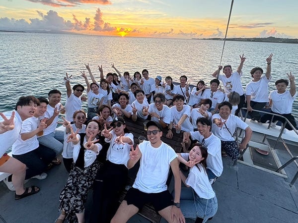 過去には、社員旅行で沖縄、北海道に行きました。次はハワイに行けるように頑張っています！