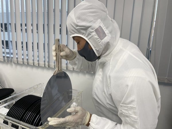 UT社員として、すでに現場にいる仲間は約50名。30～40代が多く、男女比率は3:7ほどです。顧客社員もあわせると、350名ほどになります。