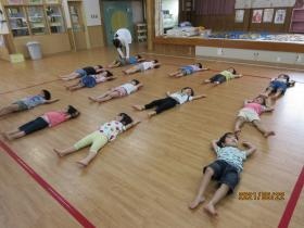 みかど保育所 ３・４歳児のリトミック