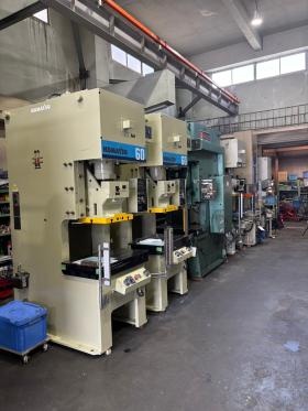 様々な種類の機械がありますが、徐々に覚えていきます。