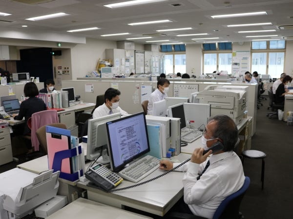 勤務いただくオフィスです。皆で快適に働ける環境です！