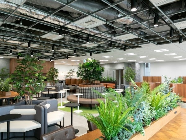 リフレッシュルームにはオフィスコンビニ、給湯器、電子レンジ設置！