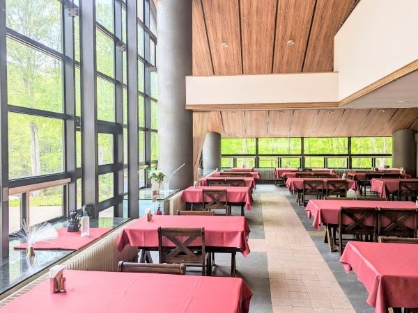 フロントスタッフ（未経験者歓迎）