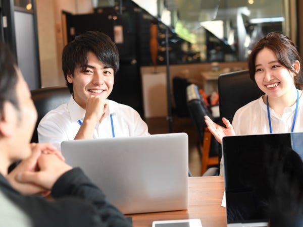 【打ち合わせ】年齢の近い仲間も多いので、直ぐに馴染めます