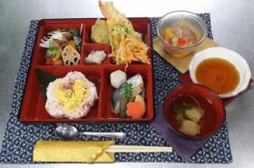 食事に力を入れ、会話がはずむ食事を