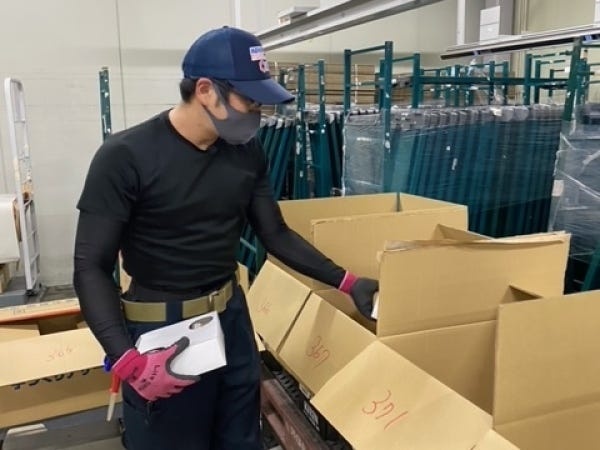 冷蔵倉庫内・ピッキング