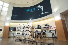 装着型サイボーグハルを使用したサービスです