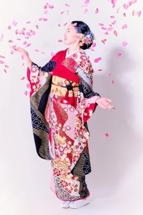 振袖・一般呉服・和装小物全般を扱います。