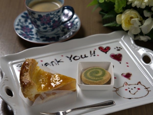 カフェのホールスタッフ（人と接する事が好きな方歓迎・未経験の方どちらも歓迎）