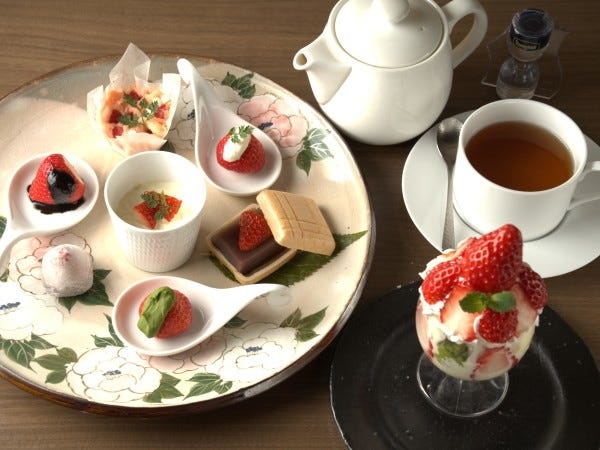 カフェのホールスタッフ（人と接する事が好きな方歓迎・未経験の方どちらも歓迎）