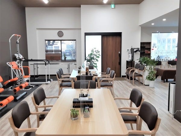 介護スタッフ・理学療法士・柔道整復師（交通費支給あり・普通自動車運転免許）