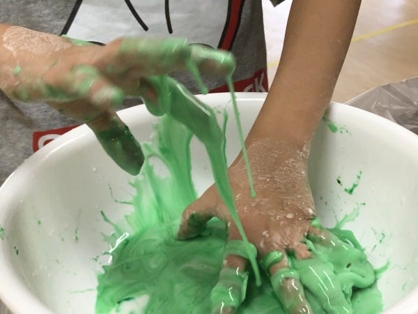 感覚遊びの様子です。一人ひとりの状況に合わせながら、楽しみながら取り組んでいただける活動を企画していただきます！