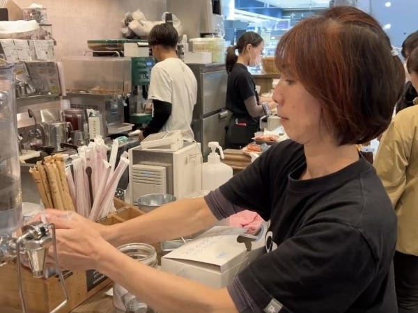 飲食店スタッフ・バー・何らかの接客（ジャンルは不問・第二新卒歓迎）