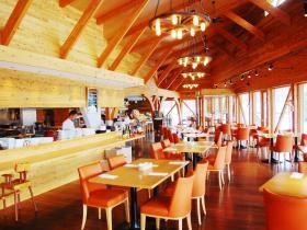 レストラン「ヴィラルピシア」店内