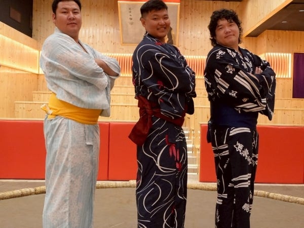 相撲ショーレストランのスタッフ・話題の相撲ショーレストランバイリンガルスタッフ（スキルは一切不問・ブランク歓迎）