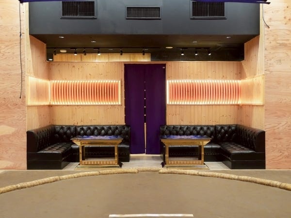 相撲ショーレストランのスタッフ・話題の相撲ショーレストランバイリンガルスタッフ（スキルは一切不問・ブランク歓迎）