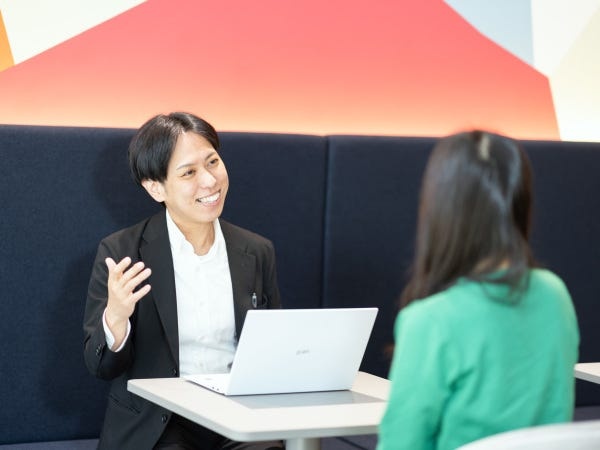 定期面談など多方面からフォローします。悩み事の相談からキャリアプランまで様々です！