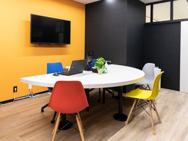 お客様対応ブースになります。