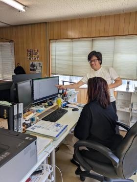 作業風景。やりとりの様子です。