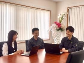 社内会議の様子