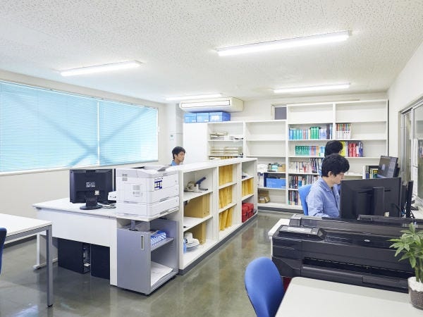 設計室です。3DCADを使用し一から設計を行います。オンラインでお客様と打ち合わせを行うこともあります。