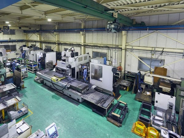 製造現場です。冷暖房完備していますので、暑い夏場でも快適に作業ができます！