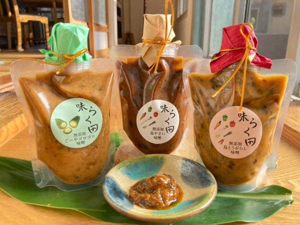 できるだけ地元食材をつかった無添加おかず味噌の製造販売：島やさい味噌、島とうがらし味噌、ゴーヤー味噌があります。