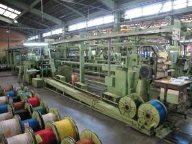 絶縁工程の機械と被覆済のケーブルドラム