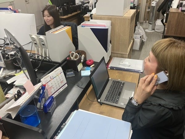 一緒に働くメンバーです。快適なオフィスです。