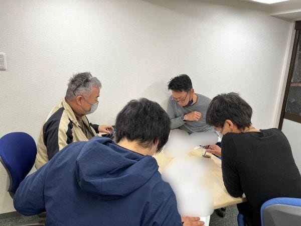 真剣に打ち合わせをしている風景です！！