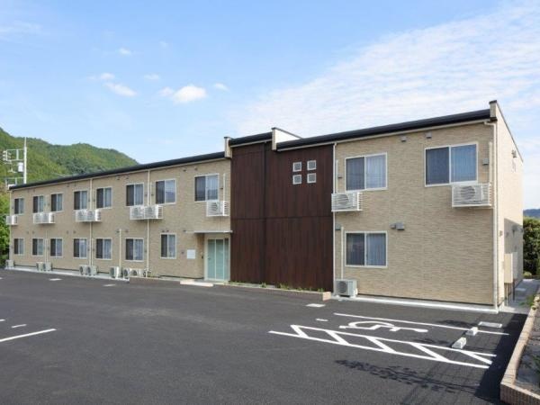 施設長・正社員・介護職員初任者研修修了者