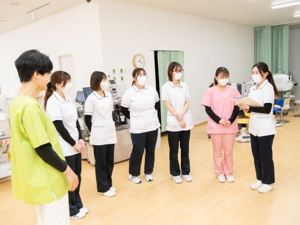 朝礼で毎朝１分スピーチ。知識のアップデートを耳学問でも（笑）