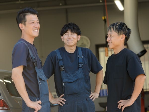 自動車整備士（普通自動車運転免許・AT限定不可）