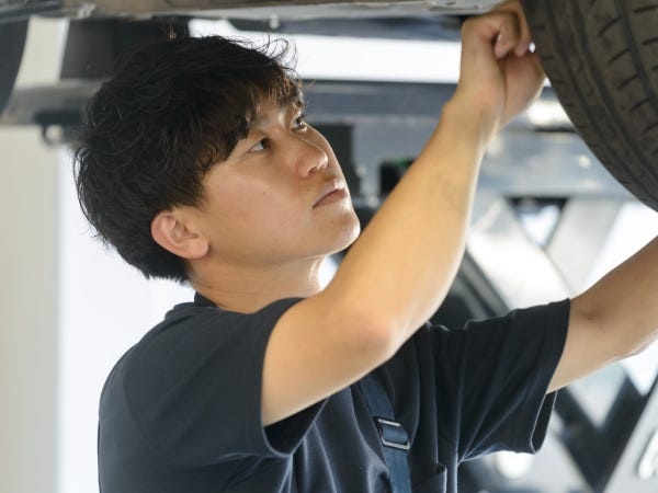 自動車整備士（普通自動車運転免許・AT限定不可）