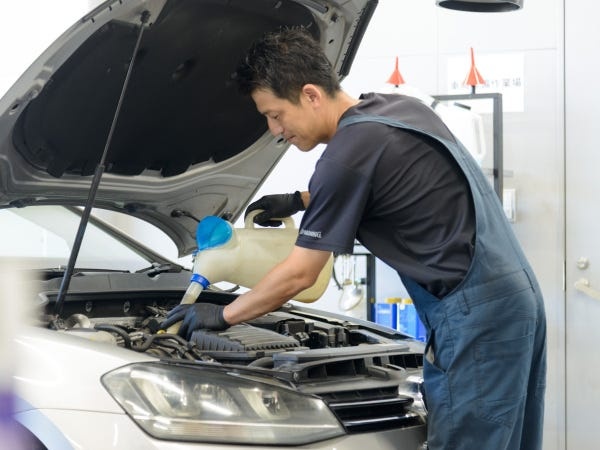 自動車整備士（普通自動車運転免許・AT限定不可）