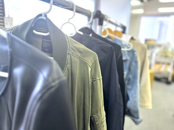 服装は過度でなければカジュアルでもOK！