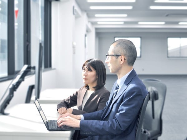 座学研修（OFF-JT）と先輩社員によるOJTを組み合わせた独自の育成プログラムで、１か月で一通りの業務をこなせます。