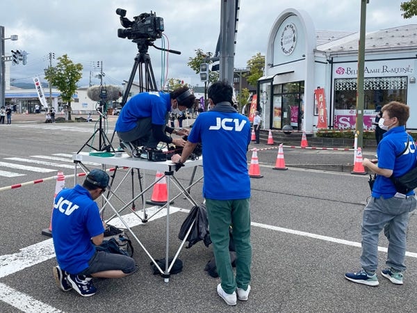 上越市の「謙信公祭」を取材した際の様子です。地域の情報をテレビ・ラジオ・ネットで発信しています。