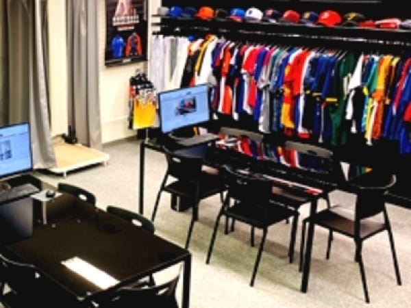 東京本社ショールーム。ここで商談や打ち合わせなどがされます。