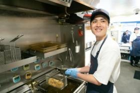 外食 オリーブチキンカフェ 作業風景
